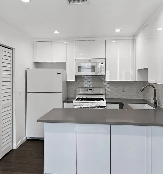 6036 Denny Ave — Photo 7