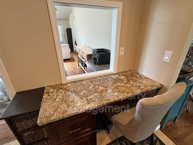 5265 Champagne Dr — Photo 7