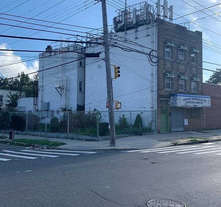2nd image of 13734 Rockaway Blvd