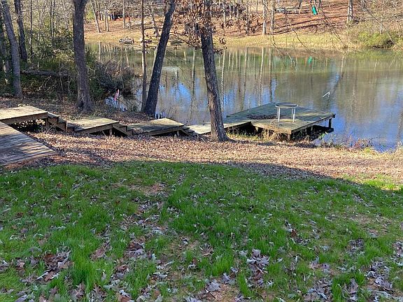 3rd image of 58 Florey Lake Rd