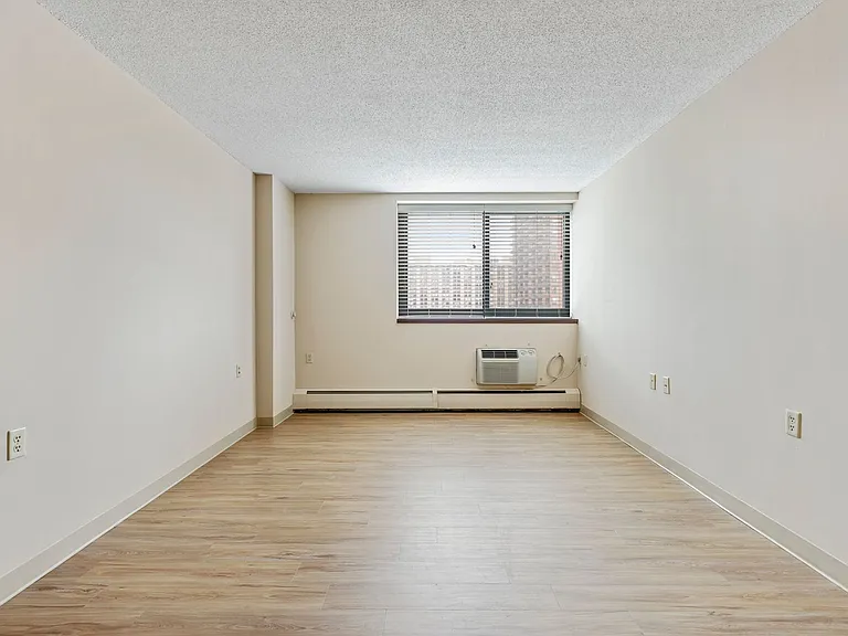 Rivergate Apartments — Photo 66