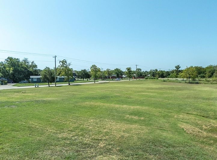 1st image of 800 Crisp Rd