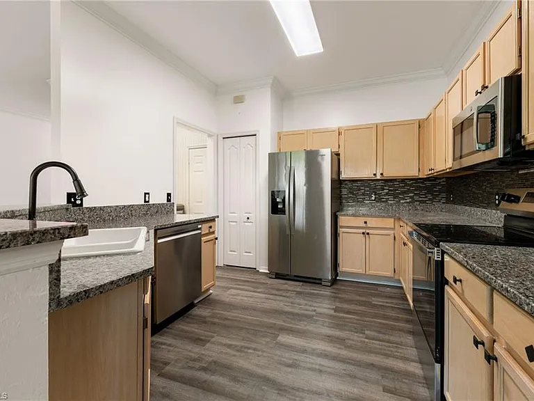 223 Stanhope Cir — Photo 9