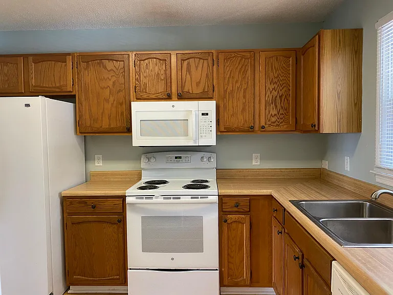20 White Dogwood Rd #F — Photo 5
