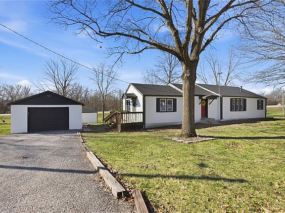 2nd image of 401 W Main St