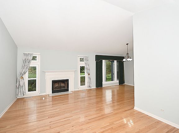 4th image of 549 Lakeview Dr