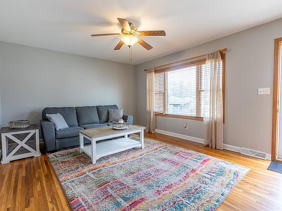5th image of 5036 Laurel Ct