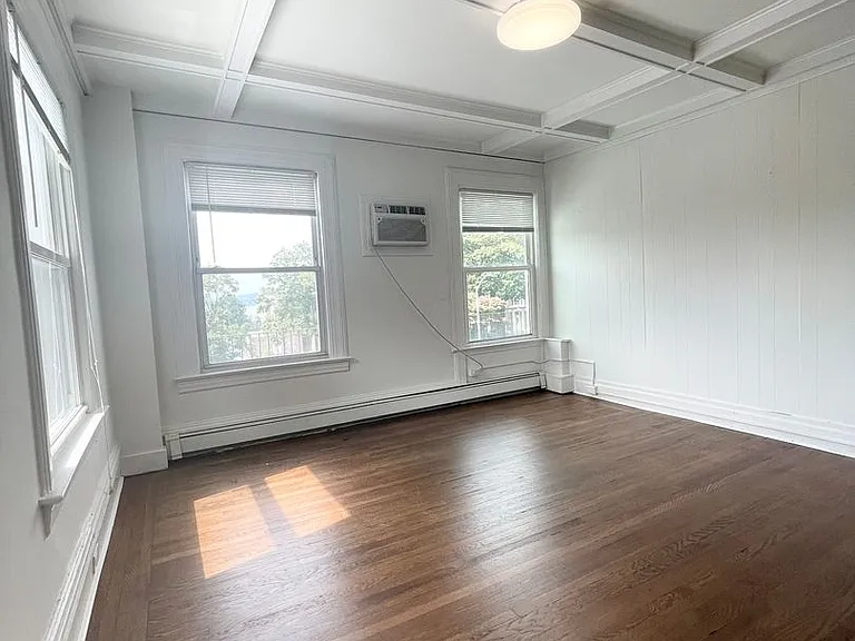 102 South Broadway — Photo 9