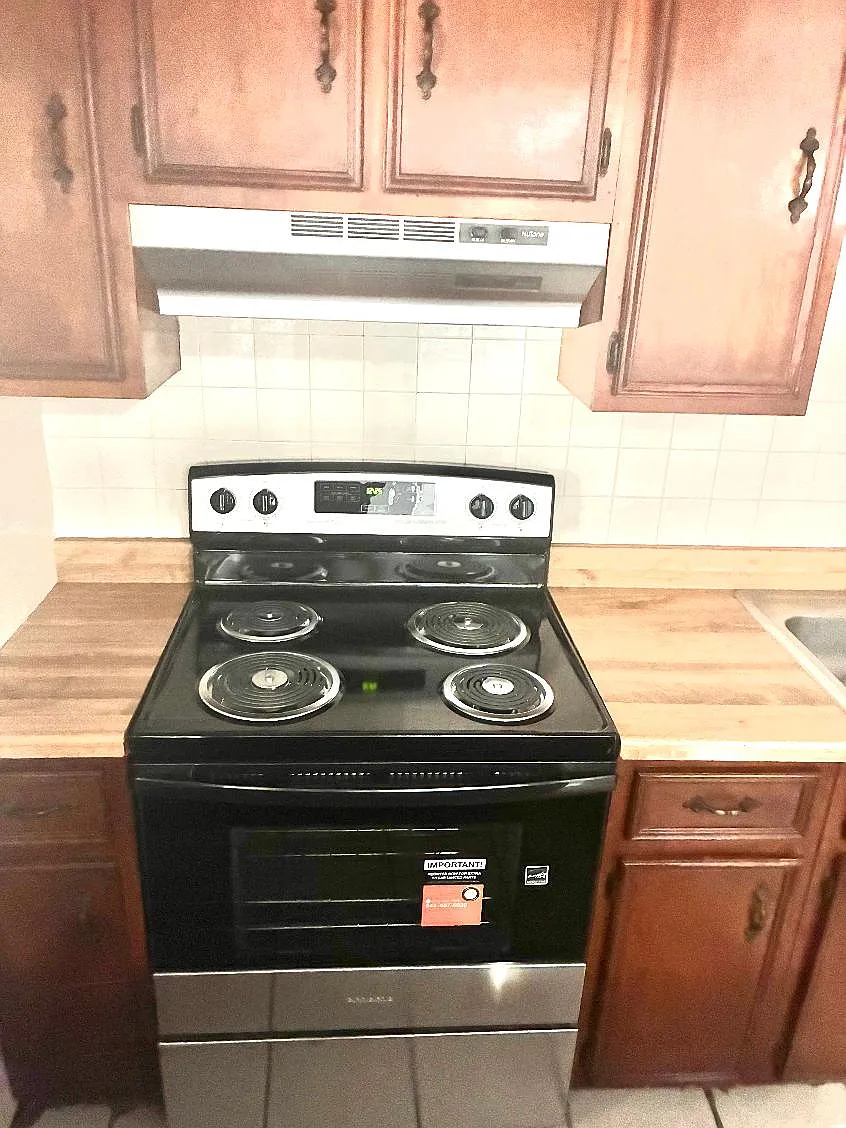 3 bed, 1054 sqft, $1,370 — Photo 2
