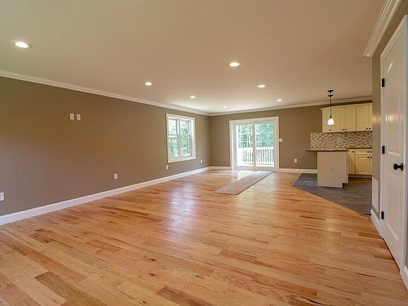 3rd image of 187 Hilton Ln