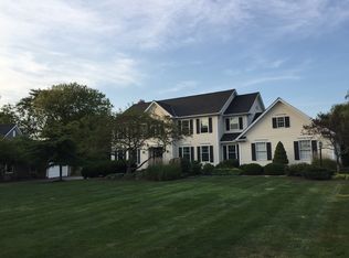 24 Annandale Dr, Chagrin Falls, OH 44022