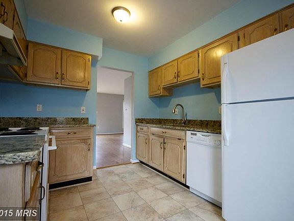3rd image of 6059 Wycoff Sq