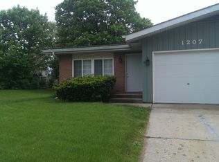1207 Fairwood Dr, Elgin, IL