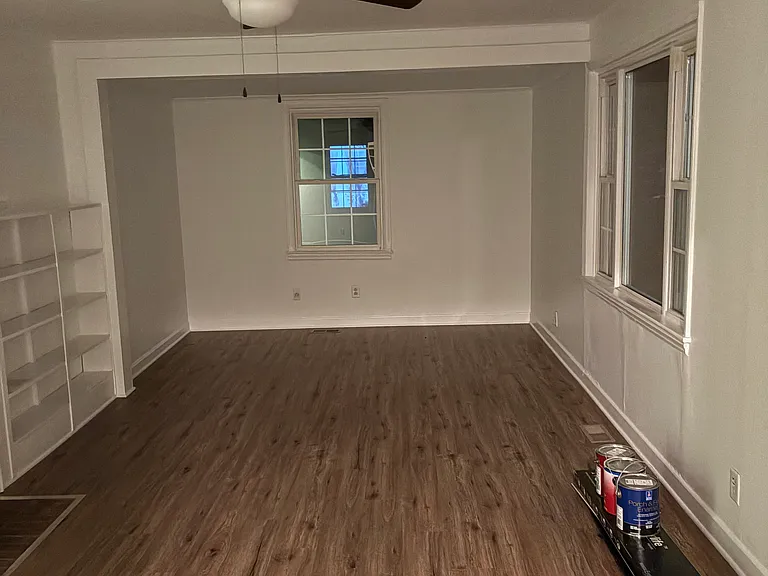 1027 Brown St — Photo 4