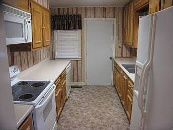 2nd image of 813 SW 51st St