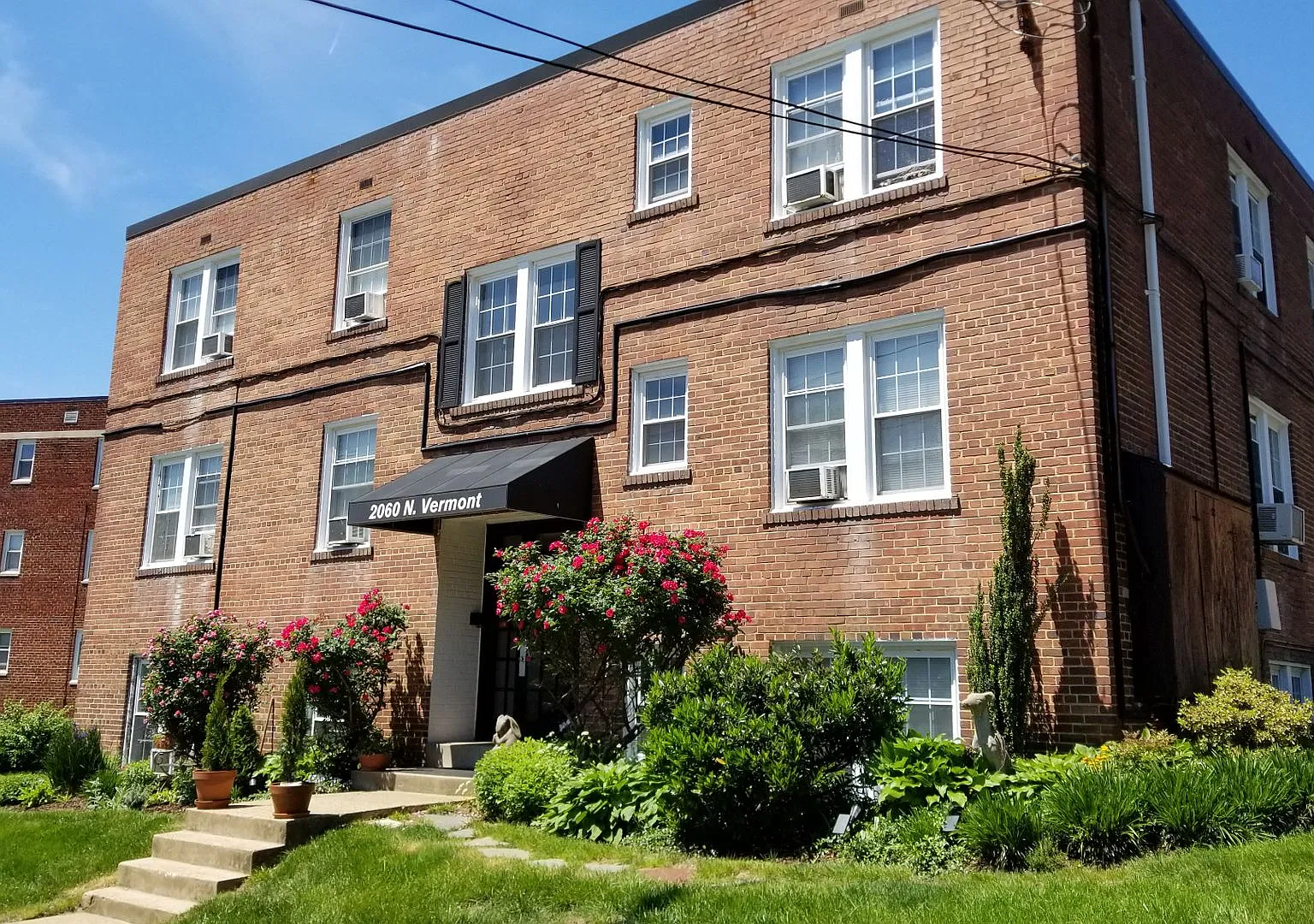 2060 N Vermont Street — Photo 1