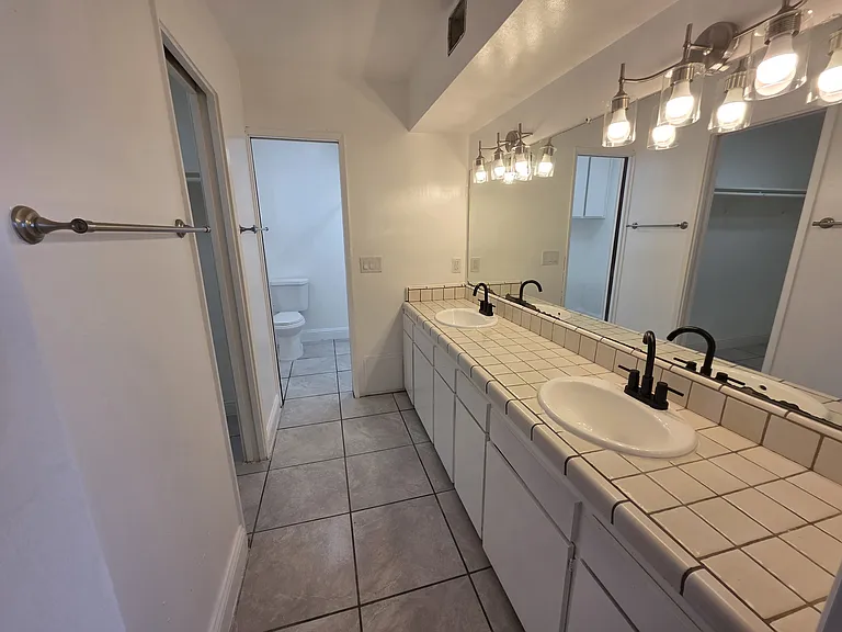 5920 Stockdale Hwy #B — Photo 23