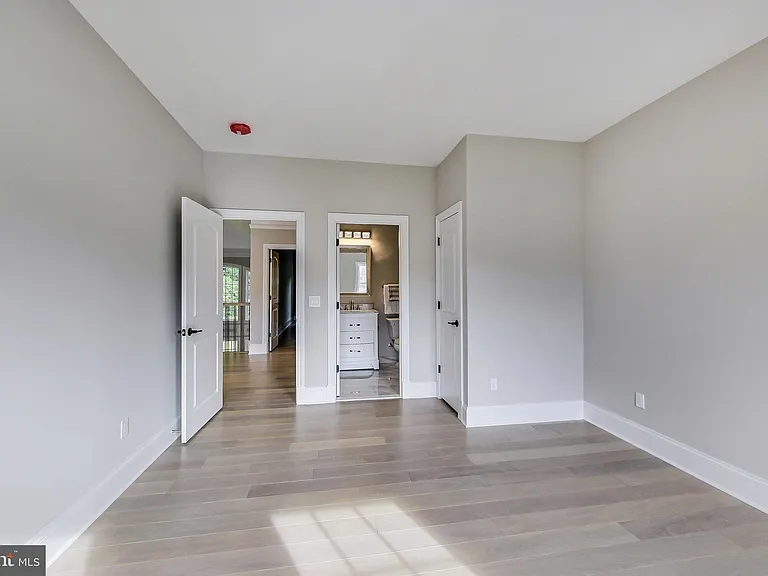 3104 Sleepy Hollow Rd — Photo 43