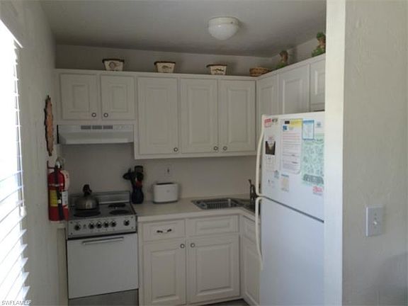 4th image of 2902 W Gulf Dr #4