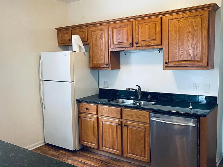 3258 W Flournoy St #2 — Photo 6