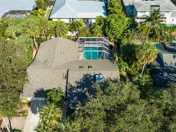 4th image of 601 Iris Ln