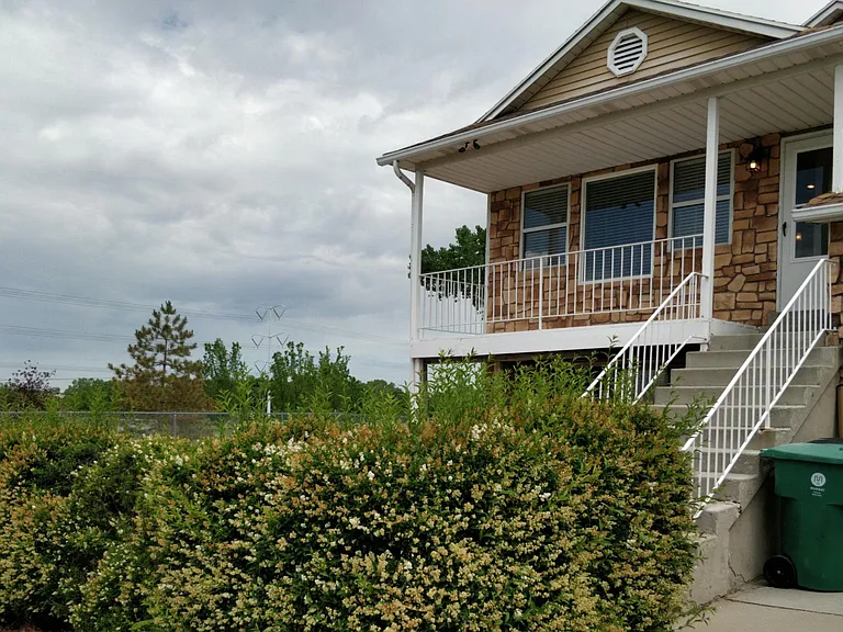 940 W Red Oaks Dr — Photo 1
