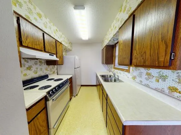 212 N 1st St #1, New Salem, ND 58563