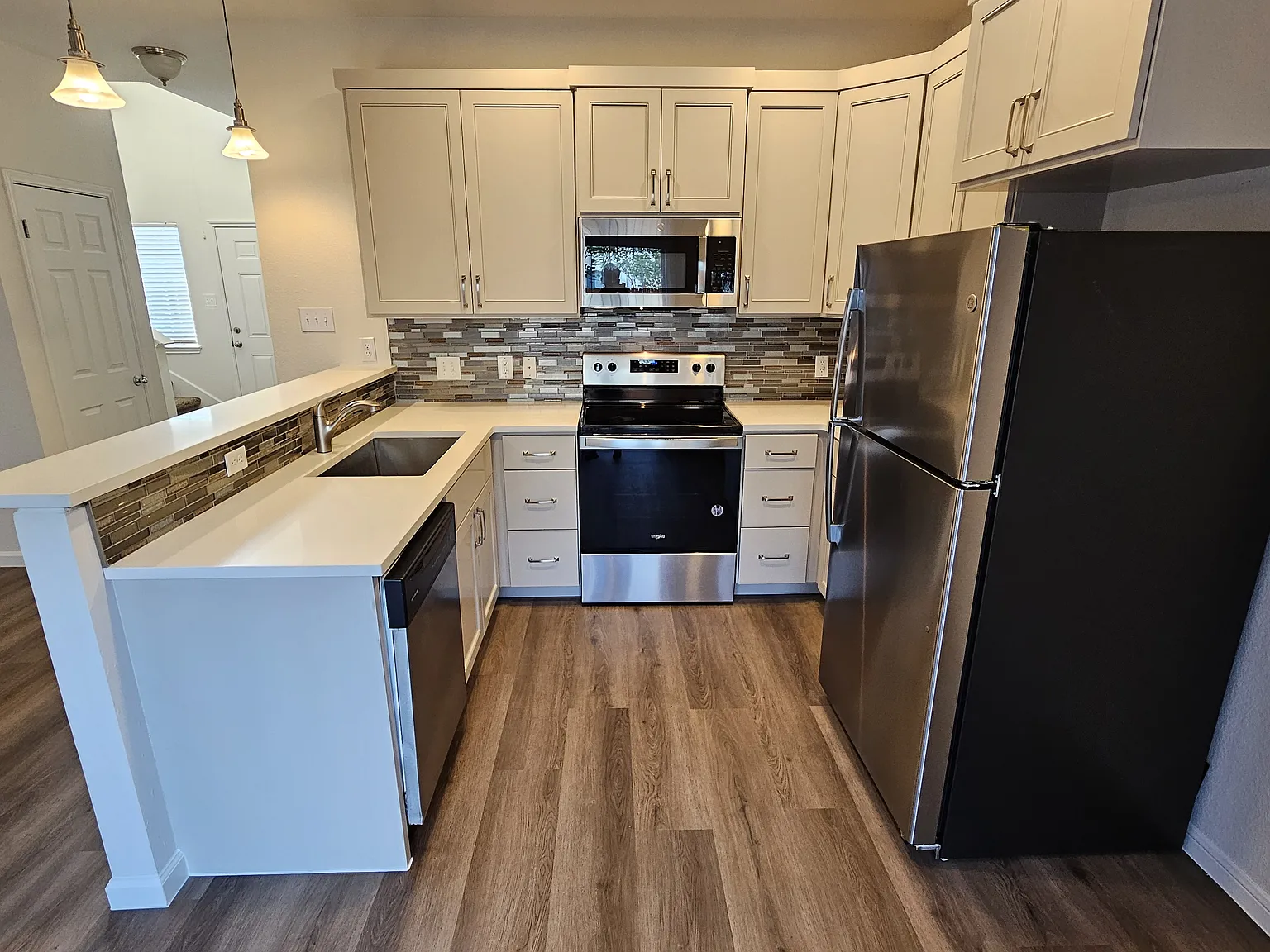 3 bed, 2.5 bath, 1350 sqft, $1,850 — Photo 2