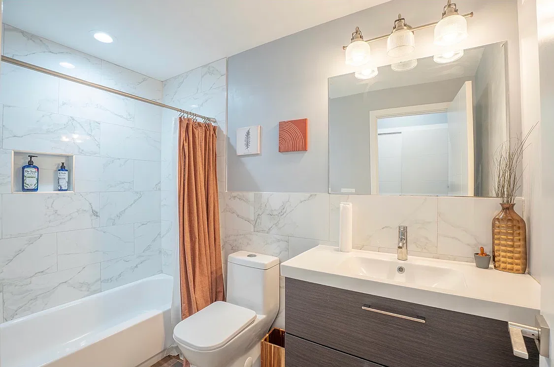 3 bed, 3200 sqft, $2,400 — Photo 3