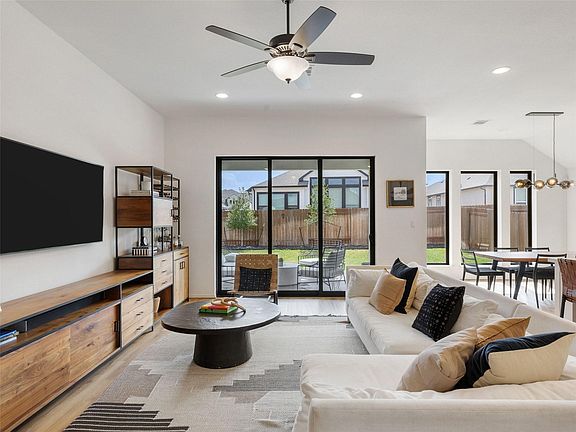 4th image of 6825 Empresa Dr