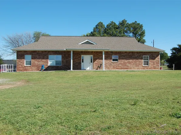 4 Hillcrest Way, Okemah, OK 74859