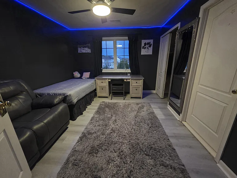 Upstairs Bedroom 1 - Jack and Jill Room