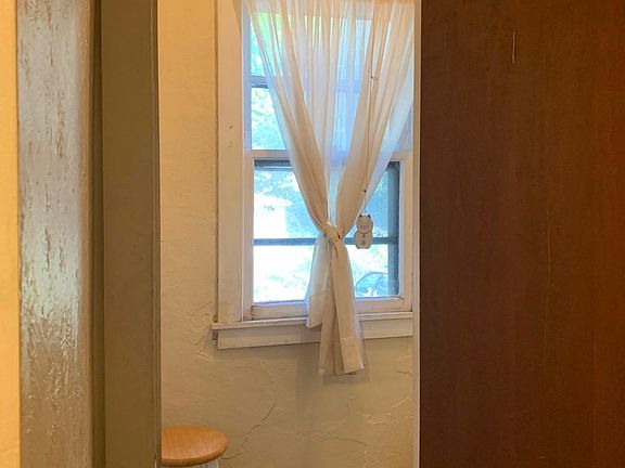 5th image of 510 W Walnut St #3