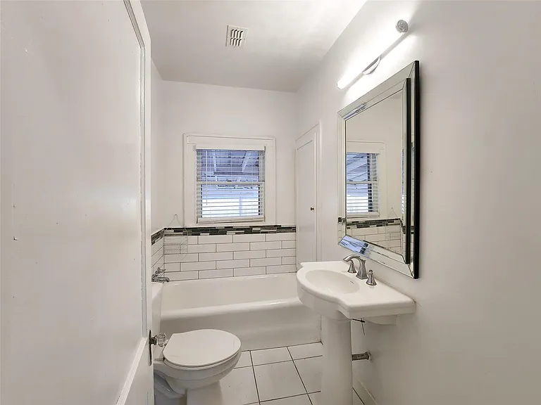 747 E 18th St — Photo 11