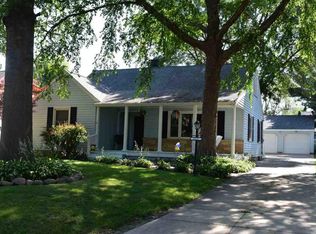 215 Derbyshire Rd, Waterloo, IA 50701