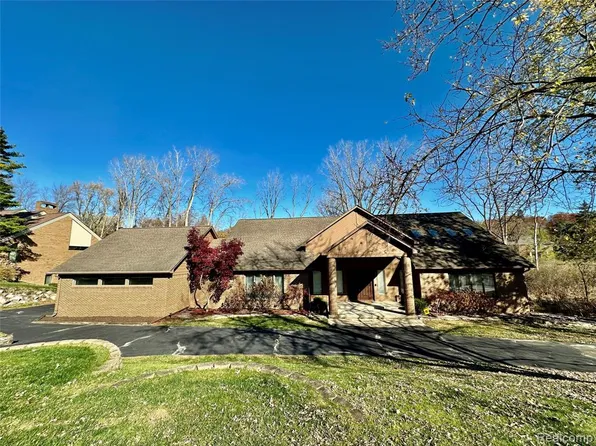 95 Barbara Ln, Bloomfield Hills, MI 48304