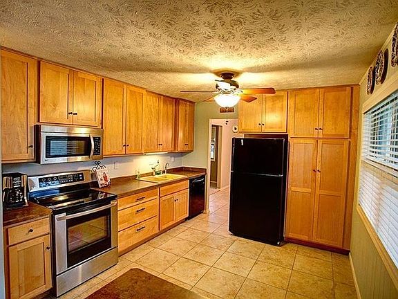 4th image of 300 Shirley Ann Dr