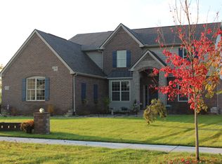 27134 Clear Lake Dr, Chesterfield, MI 48051
