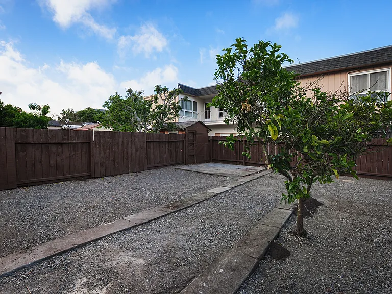 582 Euclid Ave — Photo 5