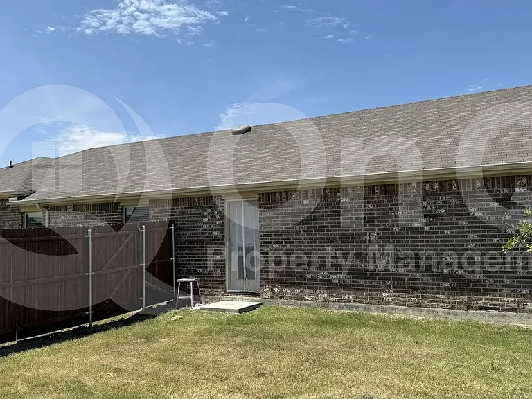915 Presleigh Dr — Photo 22
