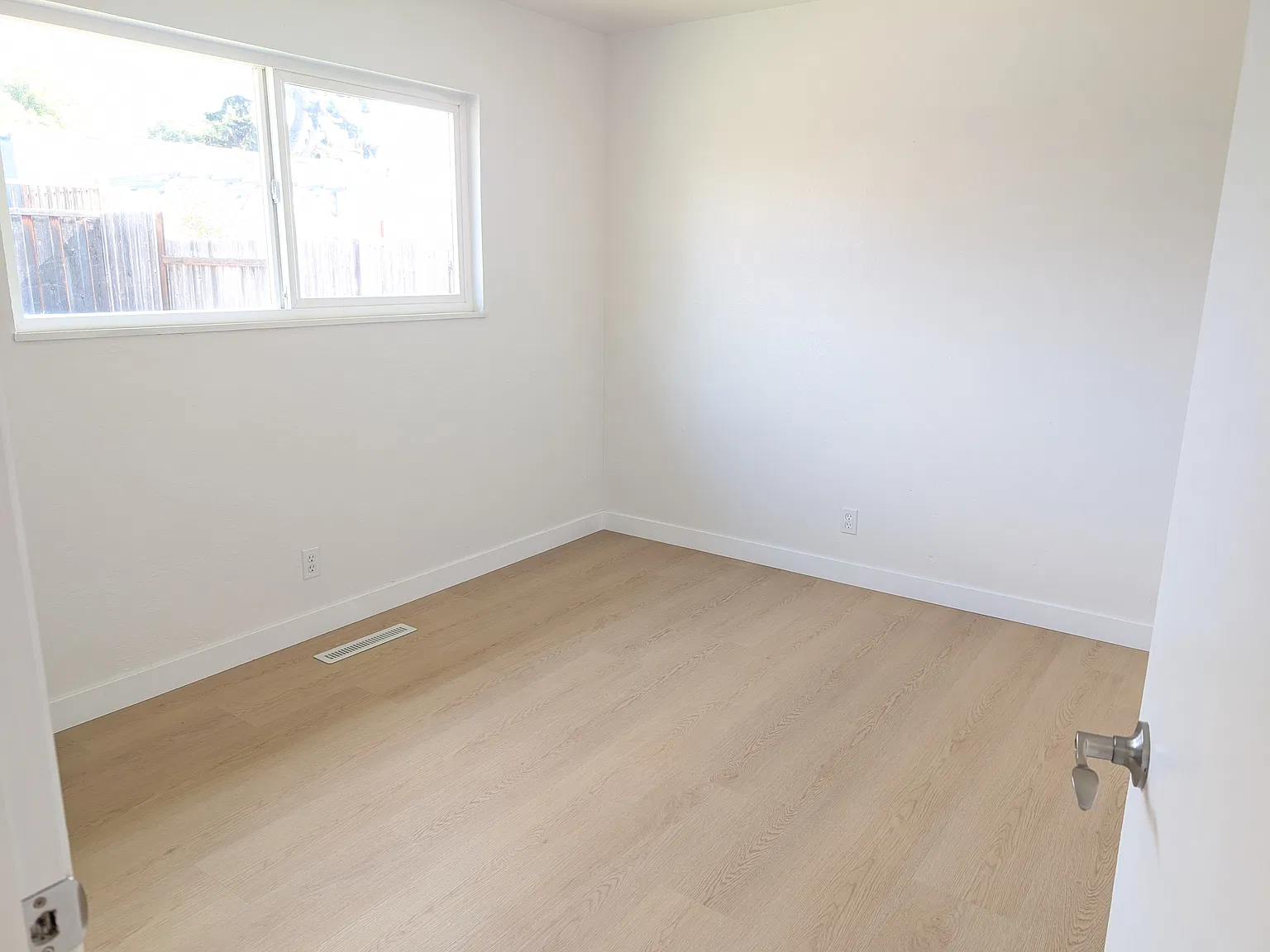 3 bed, 1136 sqft, $4,000 — Photo 4