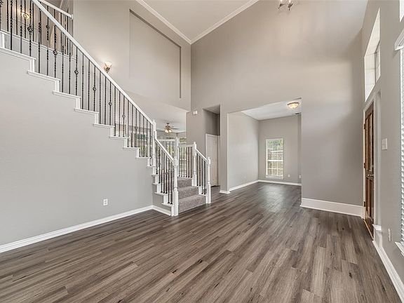 5th image of 117 Heatherstone Dr
