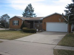 1513 6th Ave S, Clinton, IA 52732