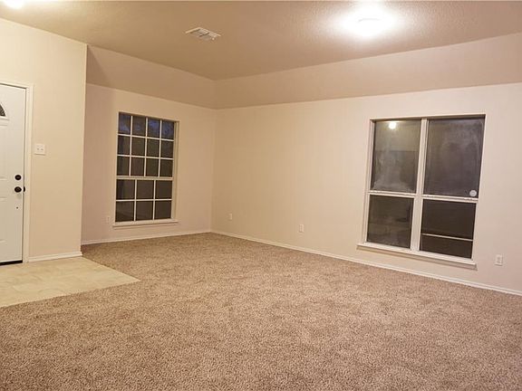 4th image of 1079 Magnolia Ln