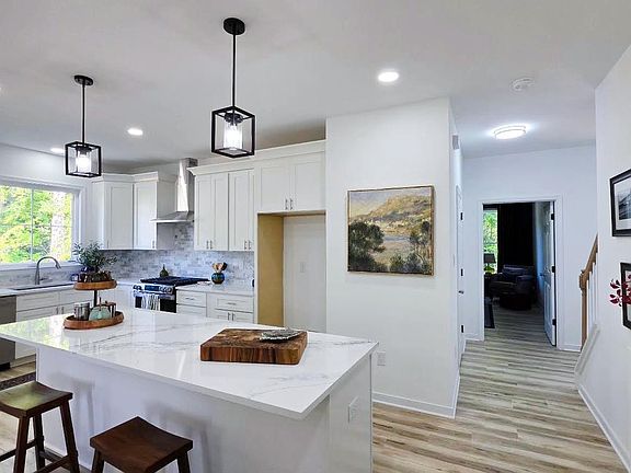 3rd image of 639 Noahs Landing Dr