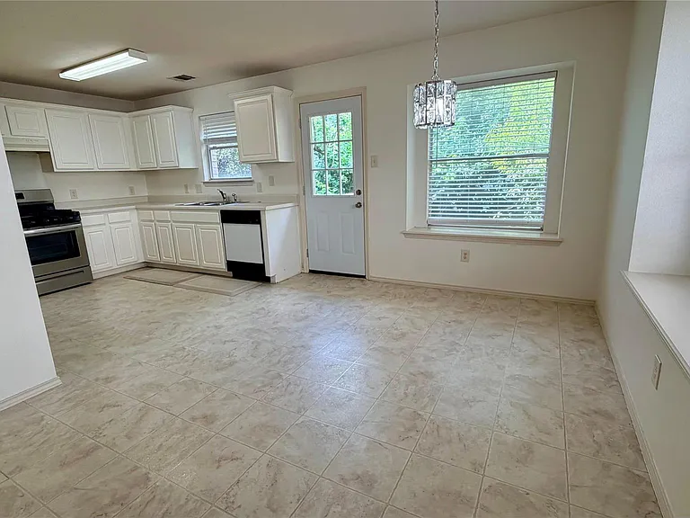 1005 Traci Michelle Dr — Photo 7