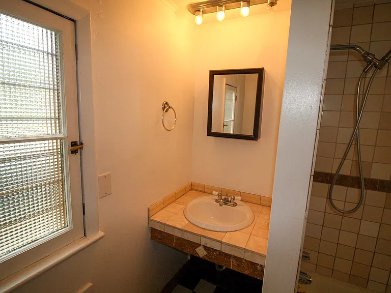 2140 NE 13th Ave — Photo 9