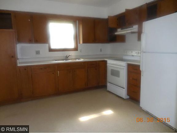 3rd image of 526 Cottage Ave E