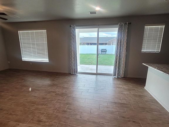 5th image of 2403 Briscoe Ave