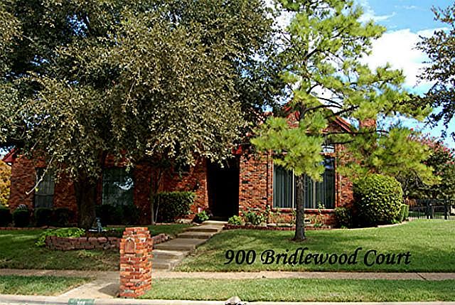 1st image of 900 Bridlewood Ct